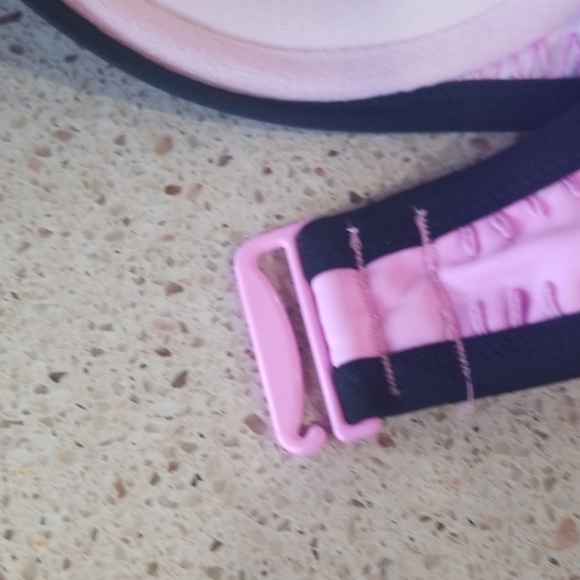 Victoria Secret - Picture 4 of 4